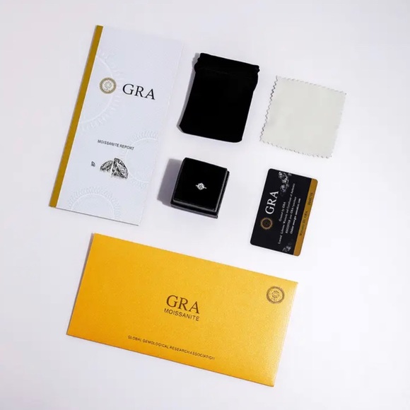 💍 Certified 1/2 Ct Gold plated s925 Moissanite Ring For Engagement/Wedding ✨ - Picture 8 of 10